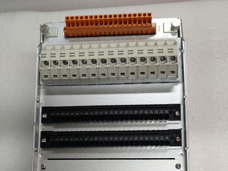 ABB	REF620 NBFNAANNNDA1BBN1XF插图2