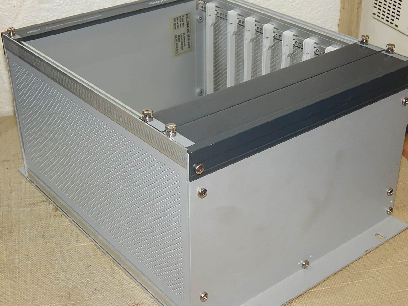 Deif Delomatic Sub-Rack 24-5905-80 DM-4 intelligent power control module accelerates the digital transformation of wind power, and the demand for renewable energy equipment surged in 2025.缩略图