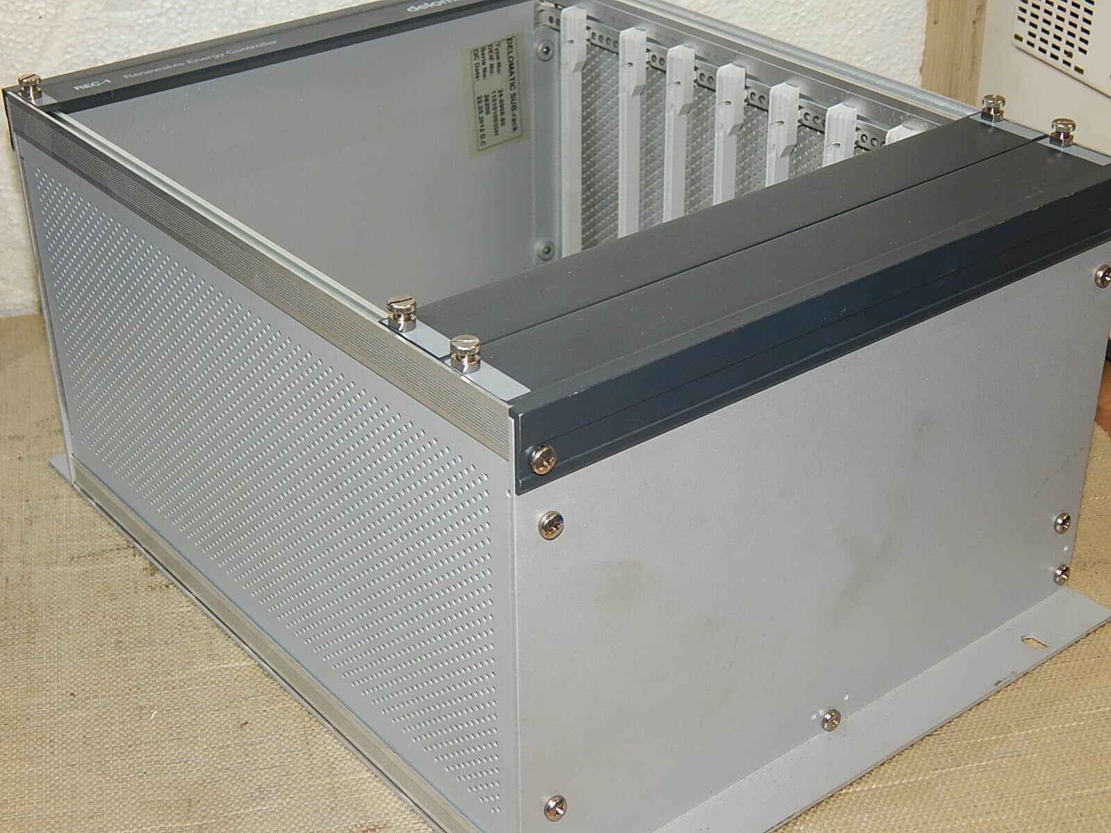 Deif Delomatic Sub-Rack 24-5905-80 DM-4 intelligent power control module accelerates the digital transformation of wind power, and the demand for renewable energy equipment surged in 2025.插图1